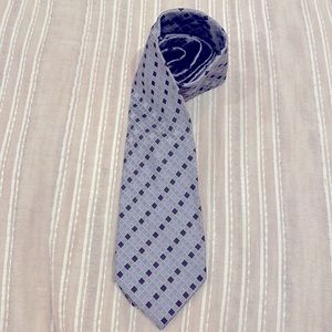 Men’s tie. Geoffrey Beene, purple and silver checkered